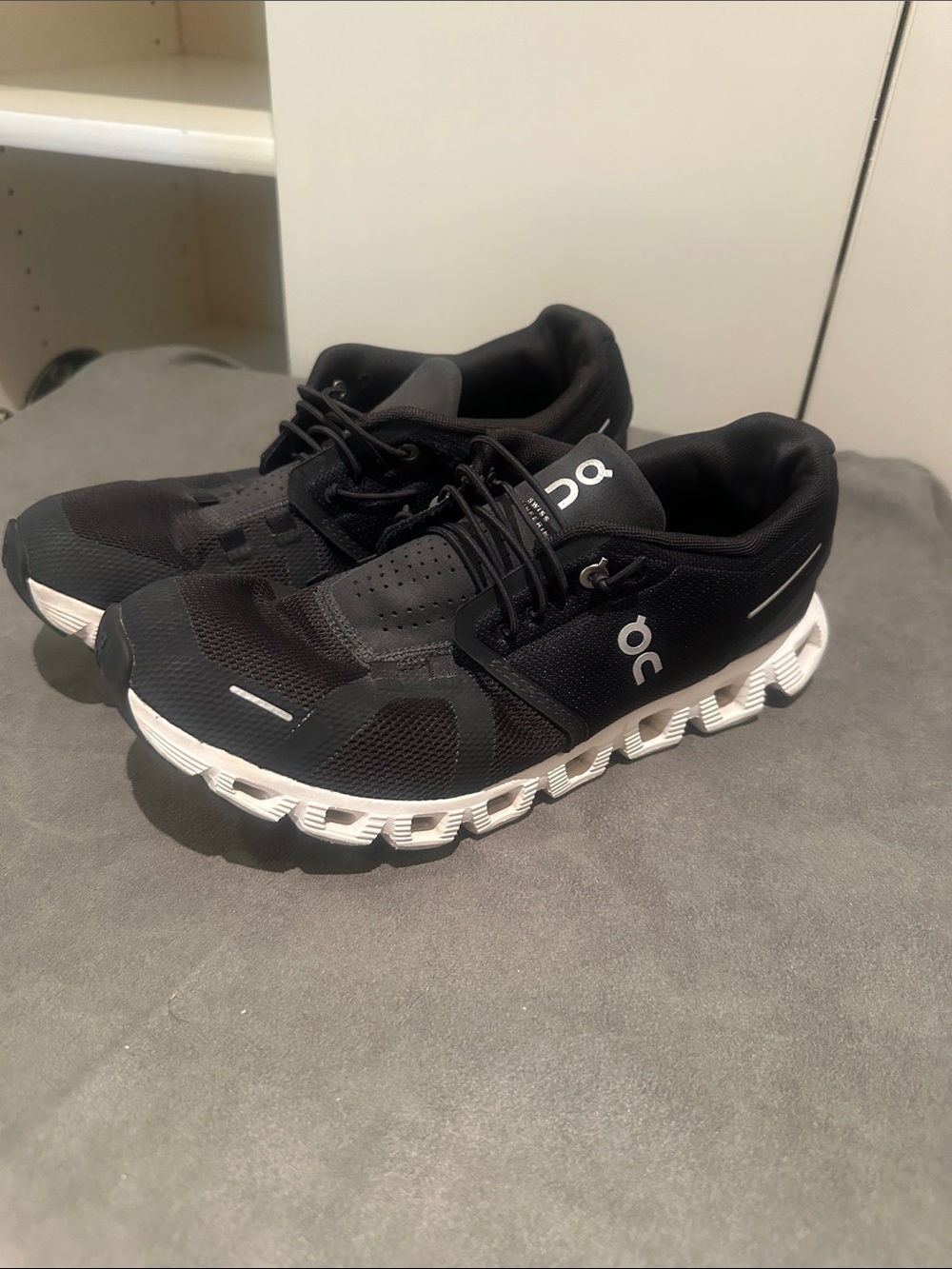 On Running Women's Cloud Sneakers - Black/White 9